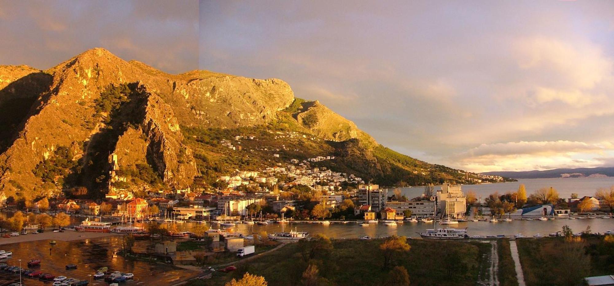 Luxury City Centre Apartment With Stunning View Omiš Zewnętrze zdjęcie